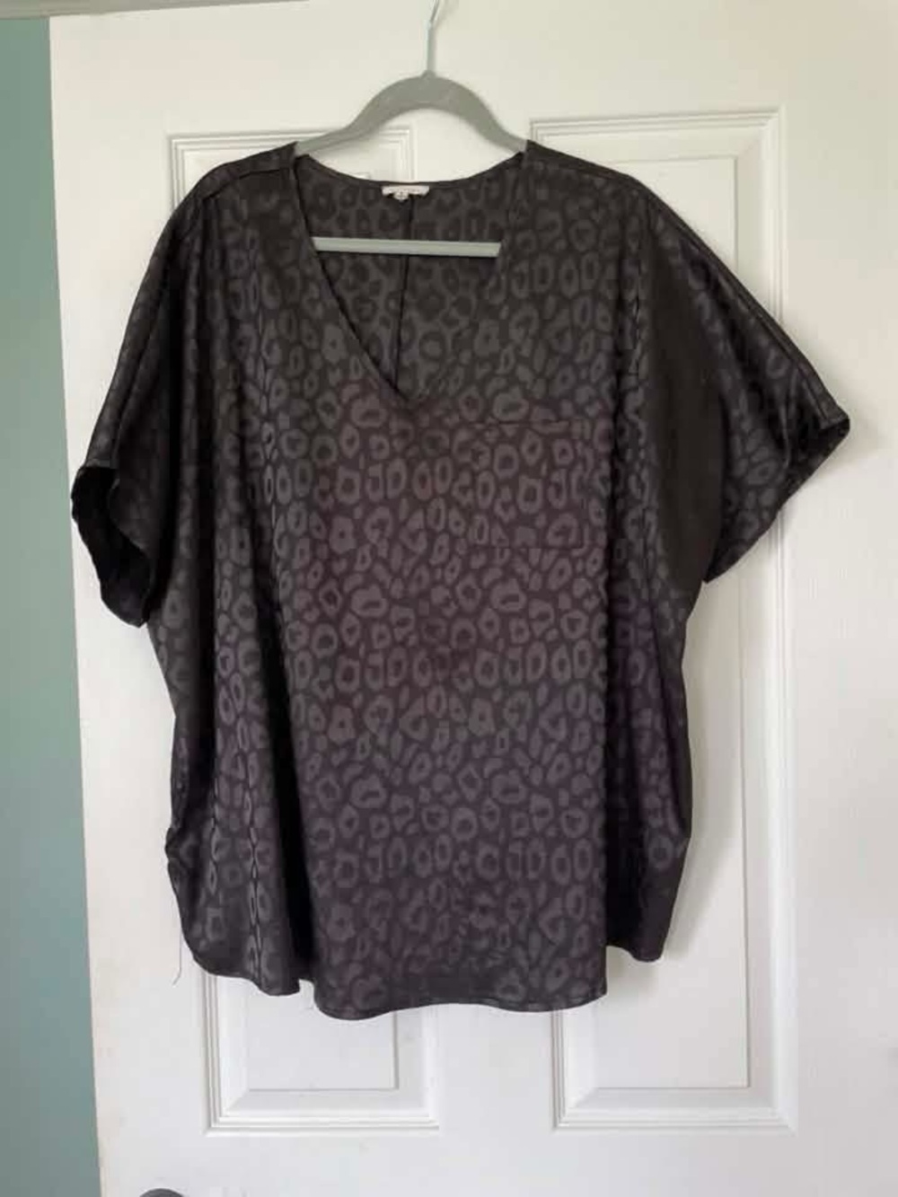 Womens Black Leopard-Print V-Neck Top S